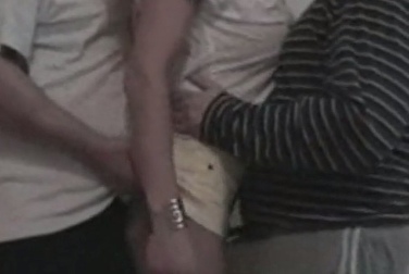 Была зажата мужиками и выебана по дороге в институт